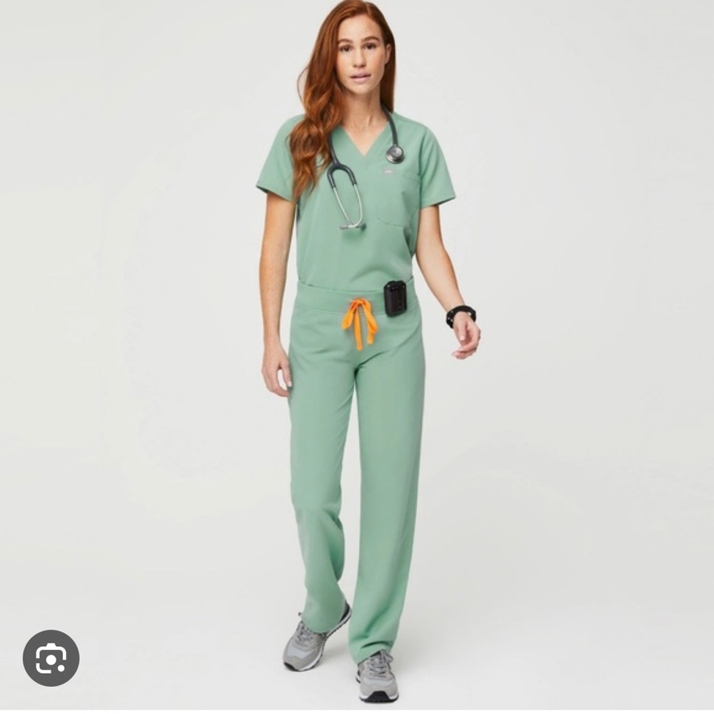 Jade green Casma One Pocket Scrub Top